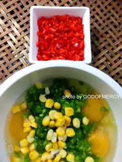 Make Eggs and shrimp corn step 14