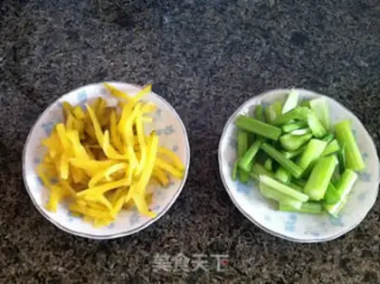 Make Squeeze the bean sprouts step 1