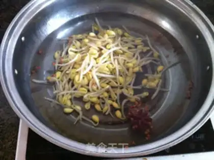 Make Squeeze the bean sprouts step 3