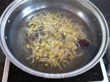 Make Squeeze the bean sprouts step 4