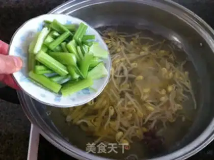 Make Squeeze the bean sprouts step 6