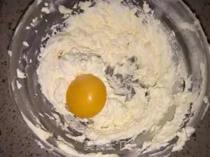Make Red Lips Famous Cookie step 4