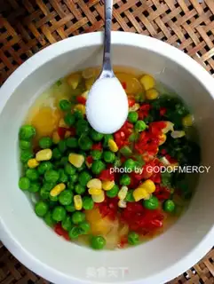 Make Curry fish egg shrimp noodles step 3