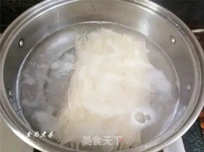Make Curry fish egg shrimp noodles step 5
