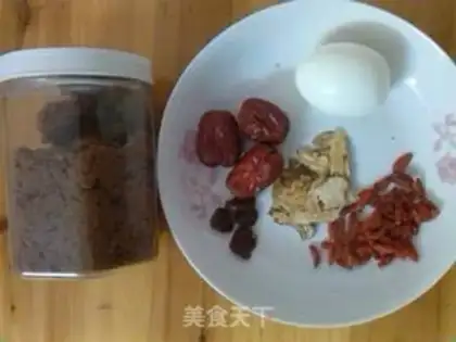 Make Red sugar is for cooking eggs step 0