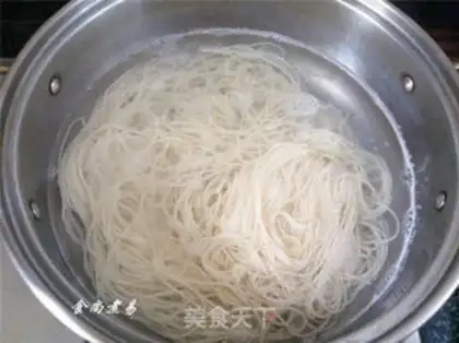 Make Curry fish egg shrimp noodles step 13