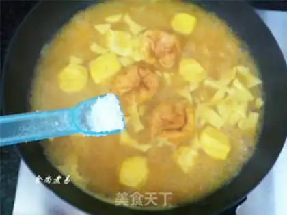 Make Curry fish egg shrimp noodles step 17