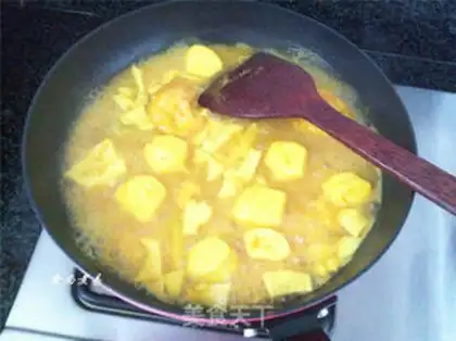 Make Curry fish egg shrimp noodles step 19