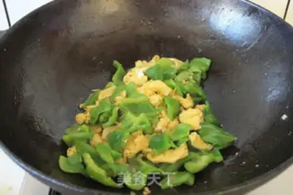 Make Pepper fried eggs step 3