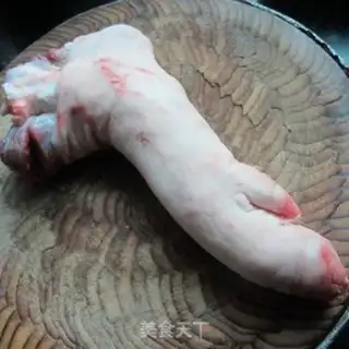 Make Steamed wine, pig feet step 0