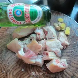 Make Steamed wine, pig feet step 1