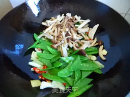 Make Tea mushrooms fried beans step 5