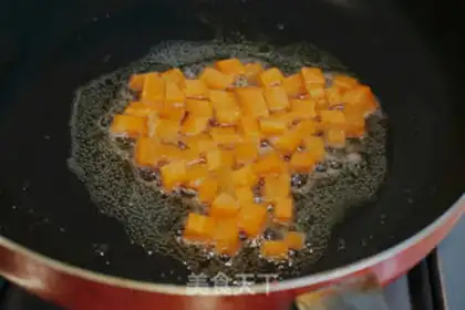 Make Egg buns, greasy rice step 1