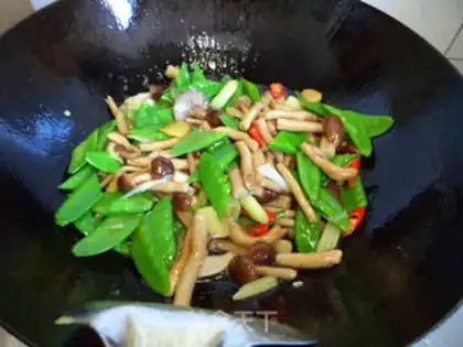 Make Tea mushrooms fried beans step 7