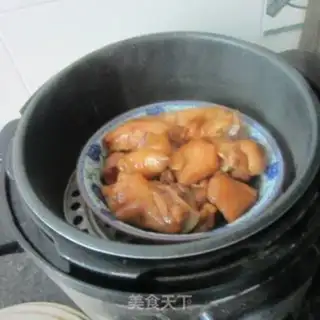 Make Steamed wine, pig feet step 8
