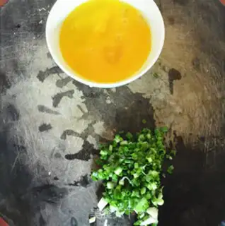 Make Onion egg fried rice step 1