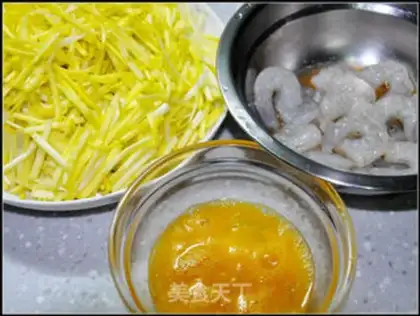 Make Garlic egg and shrimp step 0