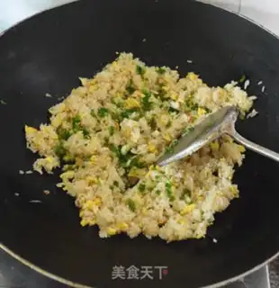 Make Onion egg fried rice step 5
