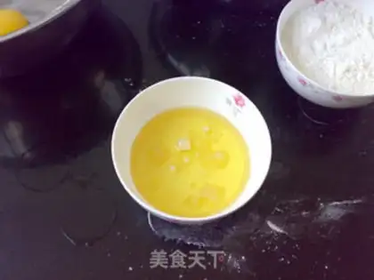 Make Double honey cake rolls step 1