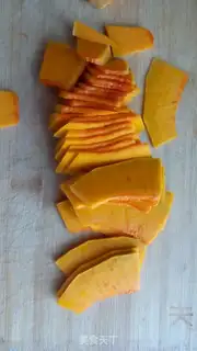 Make Coconut pumpkins, crotch step 2