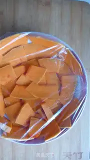 Make Coconut pumpkins, crotch step 3