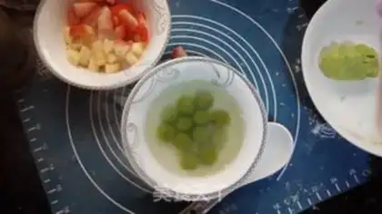 Make Spinach and fruit and soup step 8