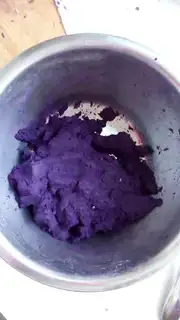 Make Coconut pumpkins, crotch step 5