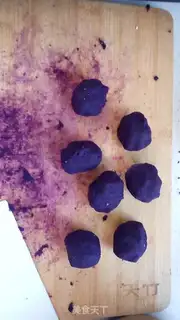 Make Coconut pumpkins, crotch step 7