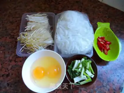 Make Egg fried river powder step 0