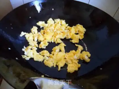 Make Egg fried river powder step 1