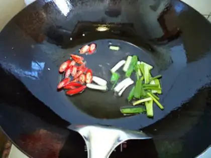 Make Egg fried river powder step 2