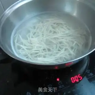 Make Fishball noodles step 4