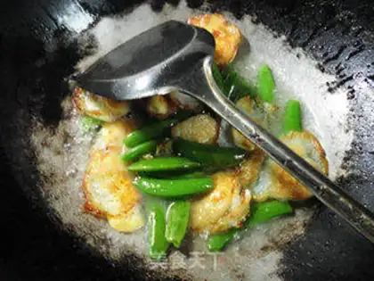 Make Sweet beans fried quail eggs step 5