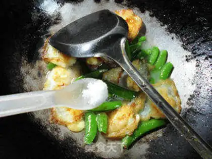 Make Sweet beans fried quail eggs step 7