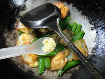 Make Sweet beans fried quail eggs step 8