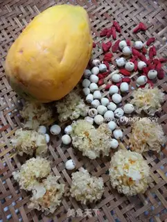 Make A papaya with a silver ear step 0