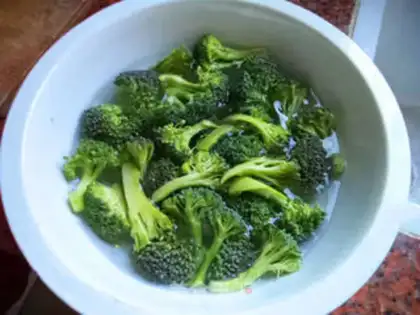 Make ♪ Burn the broccoli ♪ step 0