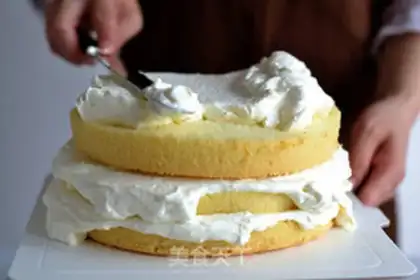 Make Romantic fresh flower cake step 2