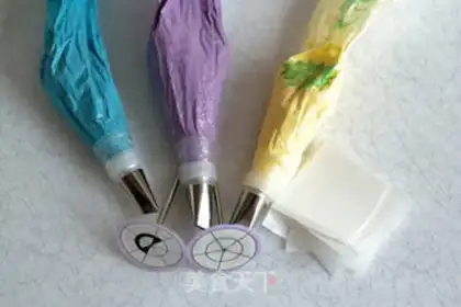 Make Romantic fresh flower cake step 5
