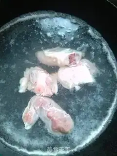 Make Red cucumber pork show step 0