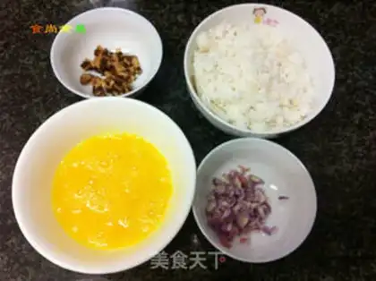 Make Soup and mushroom fried rice step 1