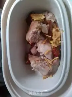 Make Red cucumber pork show step 2