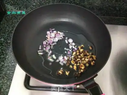 Make Soup and mushroom fried rice step 3
