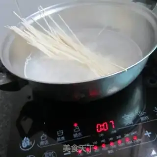 Make Hot dry noodles step 1