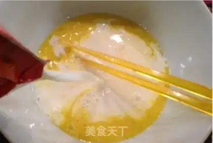 Make Caramel strawberries and eggs step 0