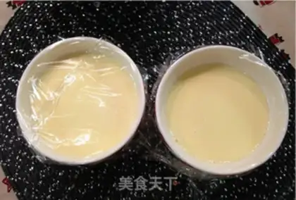 Make Caramel strawberries and eggs step 2