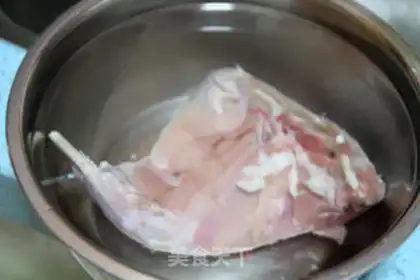 Make Black pepper rabbit leg step 1