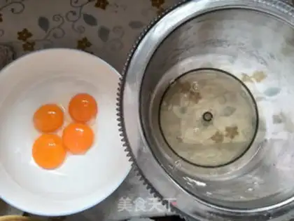 Make Strawberry roll step 1