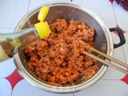 Make Carrot pork buns step 4