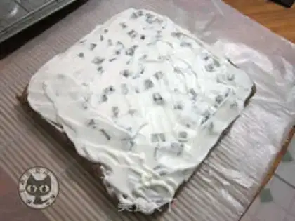 Make A giraffe cake roll step 6